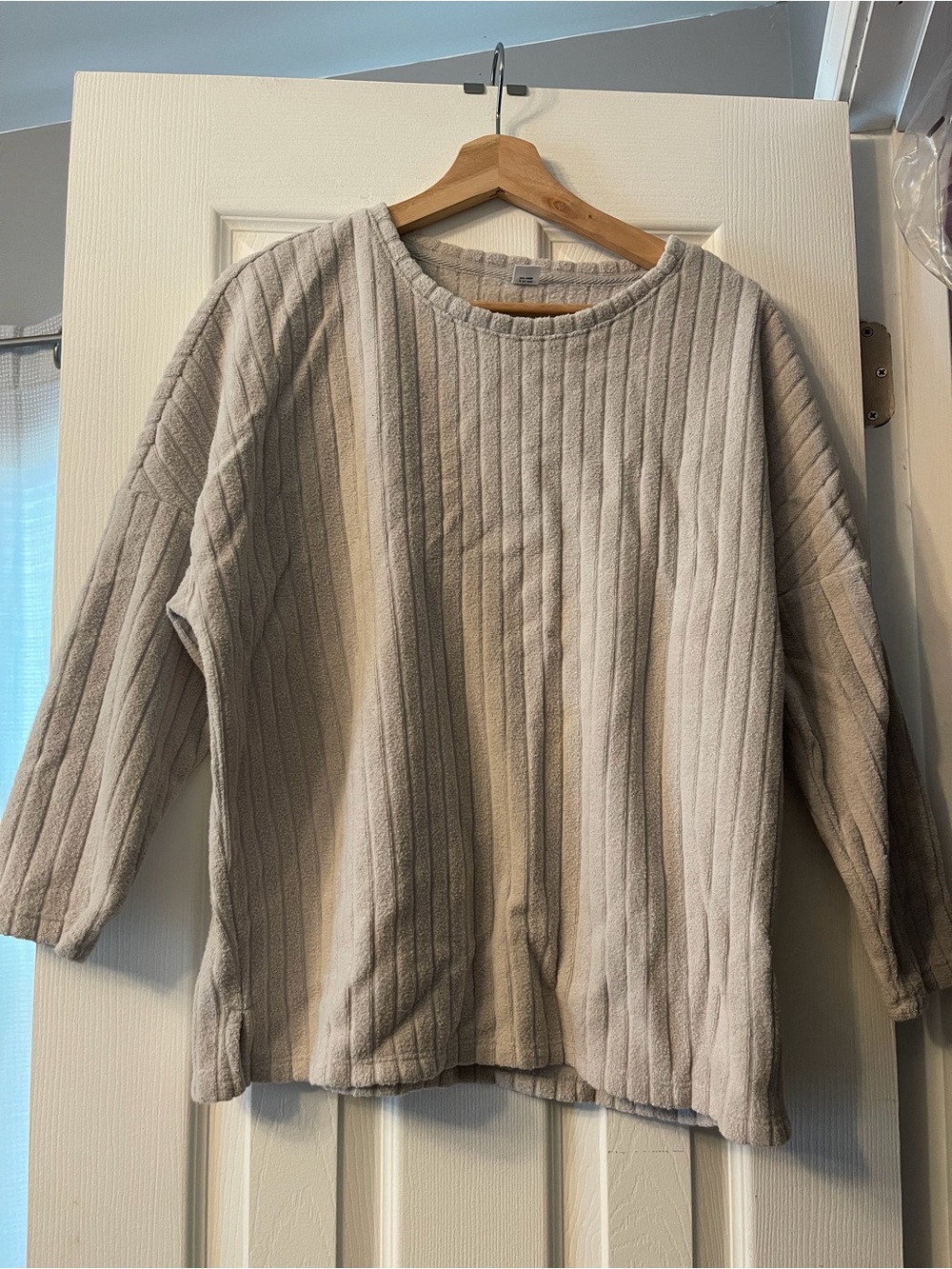Old Navy Cream Ribbed Pullover Sweater